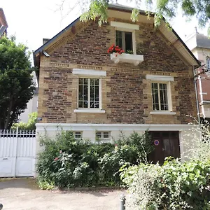 D'hote Le Jardin De L'esplanade Centre Et Gare Bed and breakfast